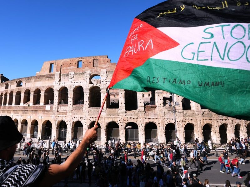 Израел мащаби обратно нападение на Газа, след като Тръмп иска да се спре на бомбардировките