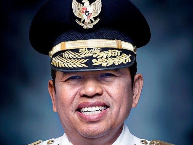 Планът на индонезийския губернатор да засрами „мързеливите“ дебати за онлайн шпорите