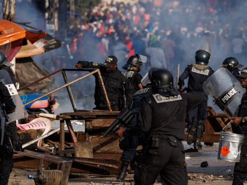 Четирима убити на протести в Камерун преди изборните резултати, твърди опозицията