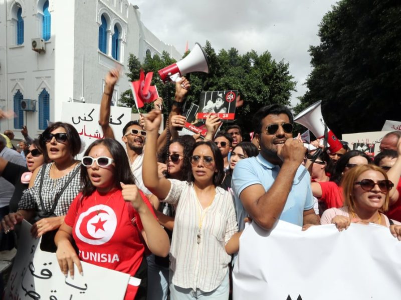 Човекът от Тунис, осъден на смърт за публикации в социалните медии, разглеждани като обида на президента