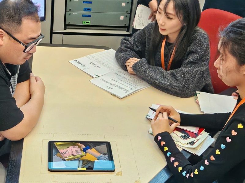 Жителите на Хонконг сложиха шапка на следовател в новата антикорупционна симулация на ICAC