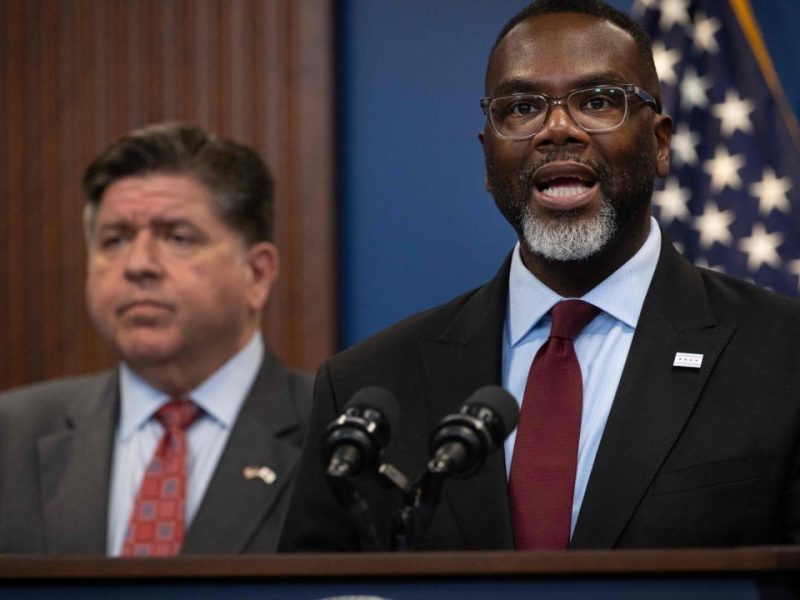 Тръмп ескалира атаките, призовава за затвора на демократичен кмет на Чикаго, губернатор на Илинойс