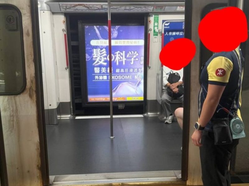 16-годишно момче, арестувано в Хонконг за предполагаемо манипулиране на вратите на MTR влака