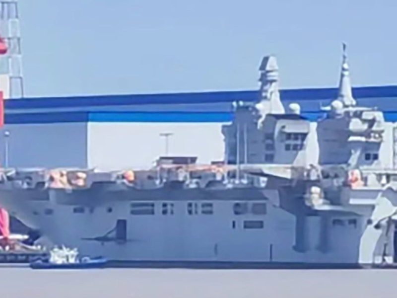 Изпробва ли се китайският десантно-десантен кораб тип 076 от следващо ниво?