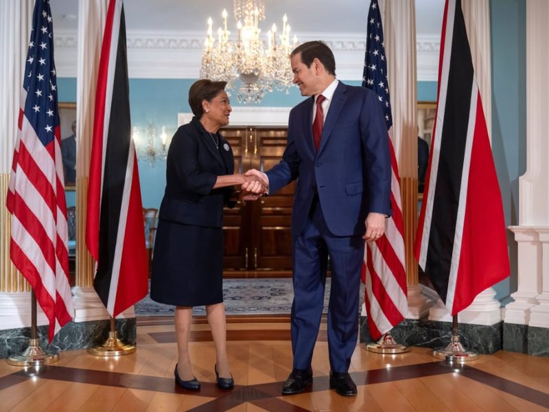 Американски военен кораб акостира в Тринидад и Тобаго, оказвайки по-голям натиск върху Венецуела