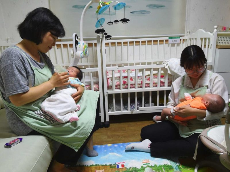 Президентът на Южна Корея предлага първо официално извинение за „несправедливи“ бебешки злоупотреби с износ