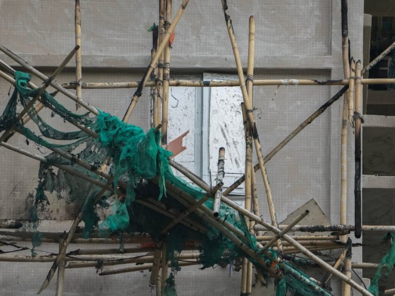 Необходимо е спиране на строителството в Хонконг след пожара, но индустрията също трябва да действа: експерти