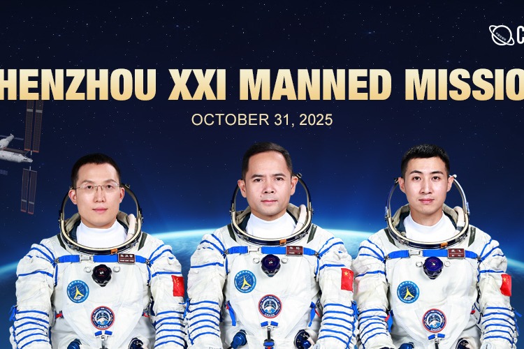 Биография на екипажа на космическата мисия Shenzhou XXI