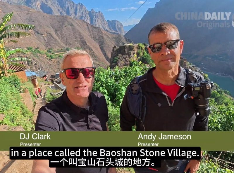 Британски авантюристи представят двойни изживявания в Lijiang