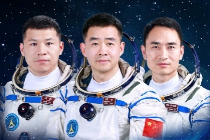 Екипажът на Shenzhou XX се завръща след забавяне в орбита