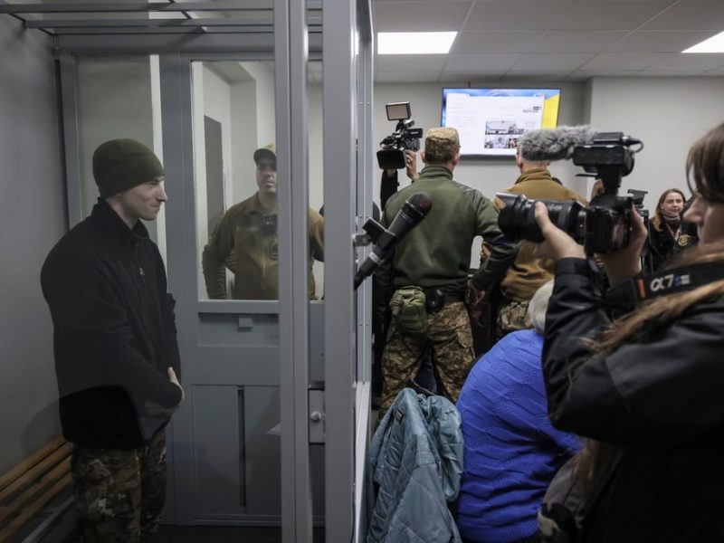 Украйна осъди доживотен затвор на руски войник за убийство на военнопленник в първото подобно решение