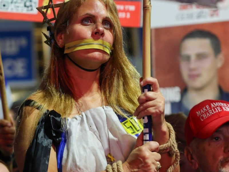 Израел съобщи, че е получил останките на трима заложници от Газа