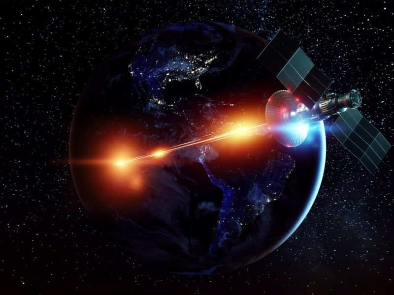 „Войната на утрешния ден ще започне в космоса“, казва Макрон от Франция, като изтъква Русия