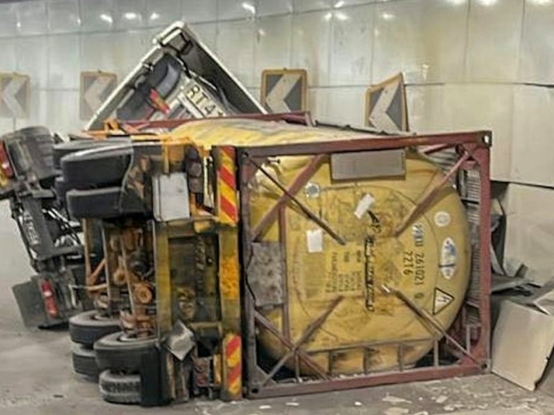 Тунелът Tseung Kwan O–Lam Tin в Хонконг се отваря отново след катастрофа с камион с гориво