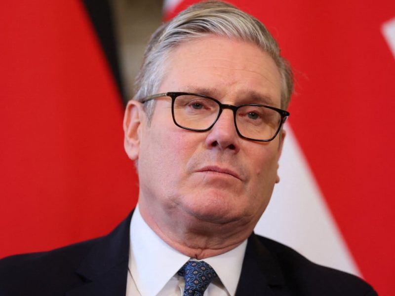 Британският премиер Стармър стартира акаунт в TikTok въпреки забраната на правителството