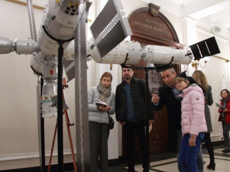 Първият китайски космически документален филм в България