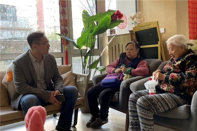 Пекин работи, за да вплете възрастните хора в тъканта на обществения живот