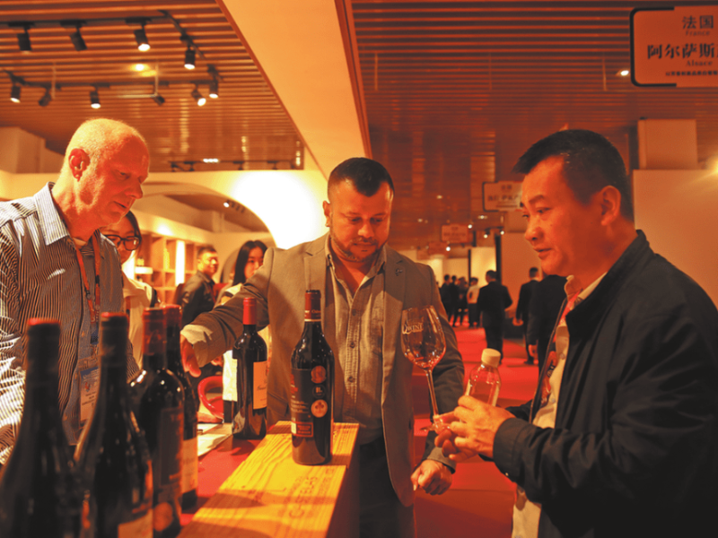 „Златните карти с имена“ помагат на Китай и ЕС да изковат пазарни облигации