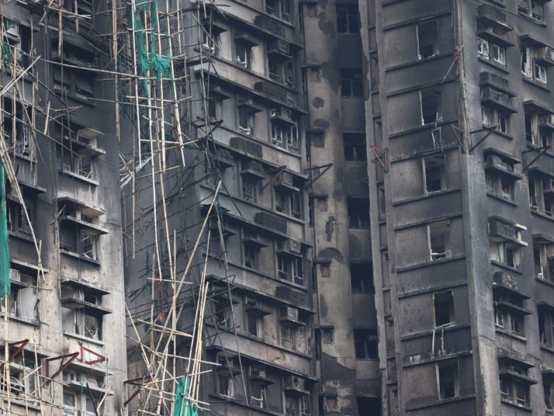 Полицията в Хонконг извърши нов арест заради смъртоносния пожар в Тай По