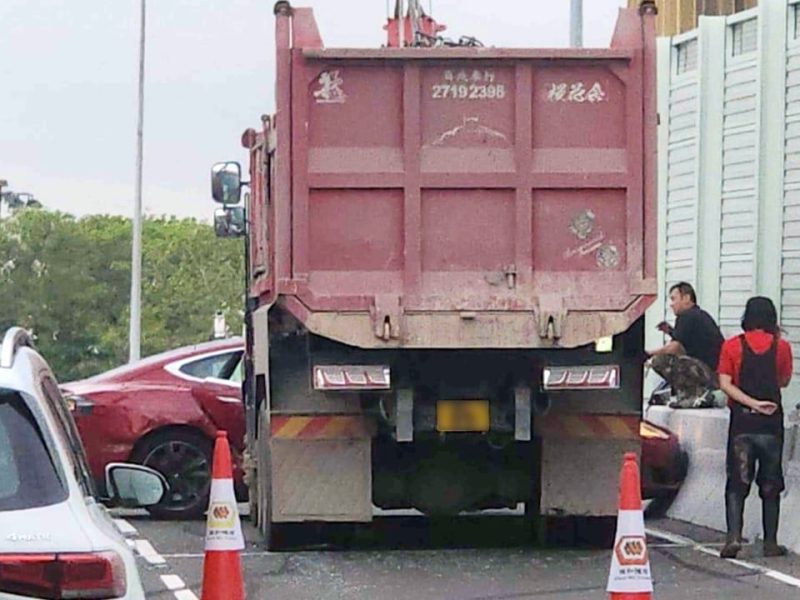 Новият централен обходен път на Коулун в Хонконг регистрира първа катастрофа 3 дни след откриването