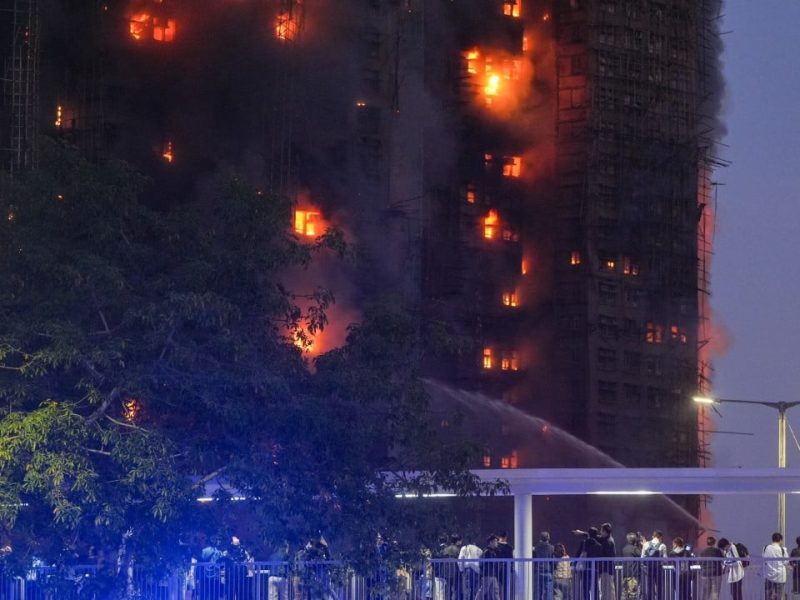 Искаме да останем в Хонконг, казват филипински помощници, оцелели при смъртоносния пожар