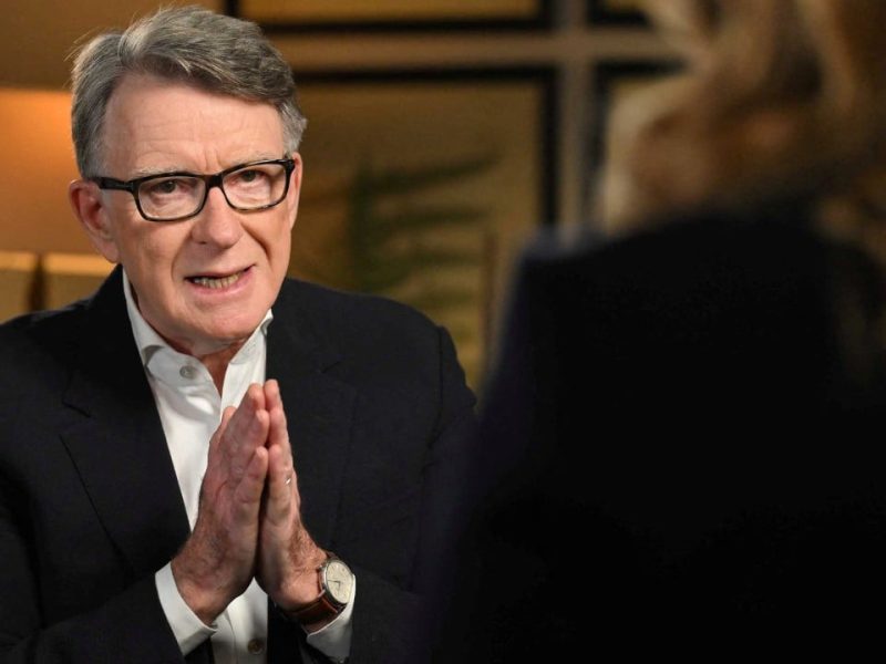 Бившият американски пратеник на Обединеното кралство Питър Манделсън се извинява на жертвите на Епщайн, а не за собствените си връзки