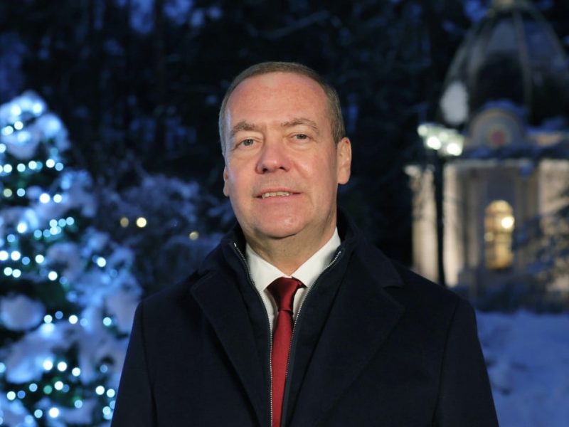 Руският президент Медведев предлага сценарий за отвличане, включващ германеца Мерц