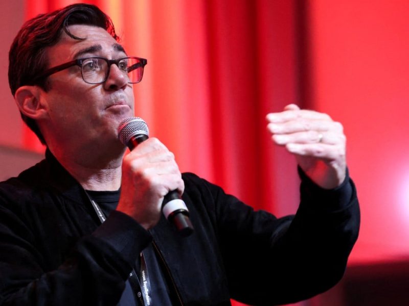 Спорът избухна в Лейбъристката партия на Обединеното кралство, след като кметът на Манчестър беше блокиран от предстоящите избори