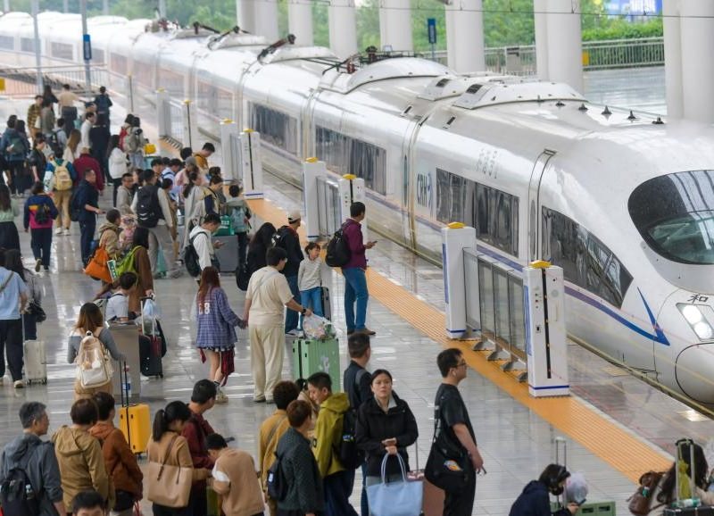 Рекорд на железопътните пътнически пътувания в Китай