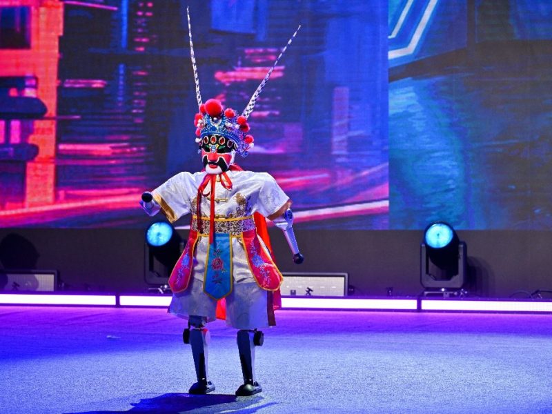 Танцуващи роботи впечатляват с шоу в Гуанси