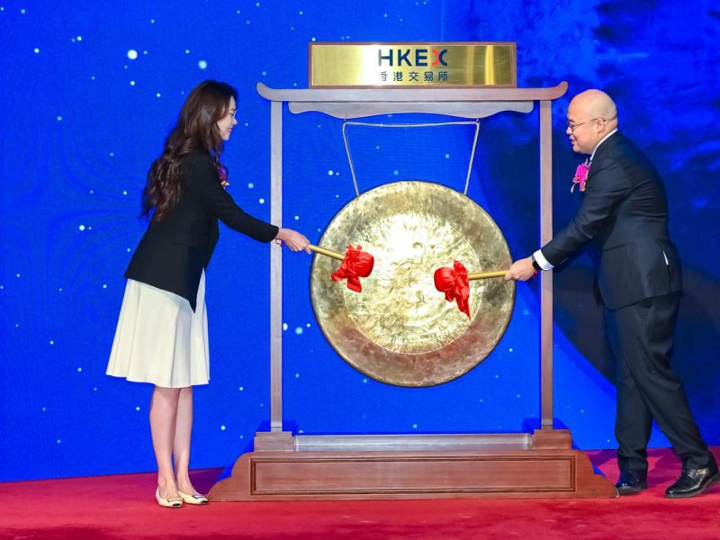 MiniMax вижда пазарна стойност над 100 милиарда хонконгски долара, след като акциите скочиха със 100% при дебюта