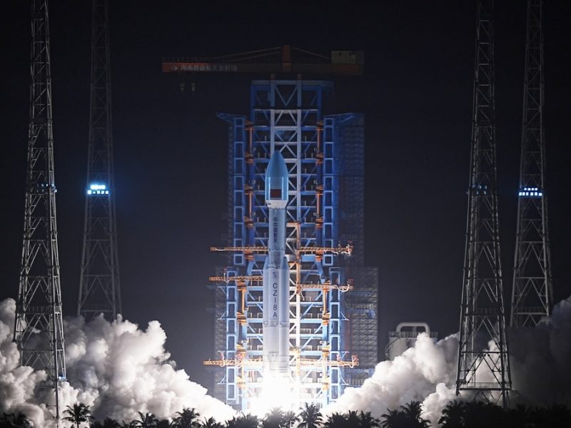 Китайската ракета Long March 8A изстреля нова сателитна група