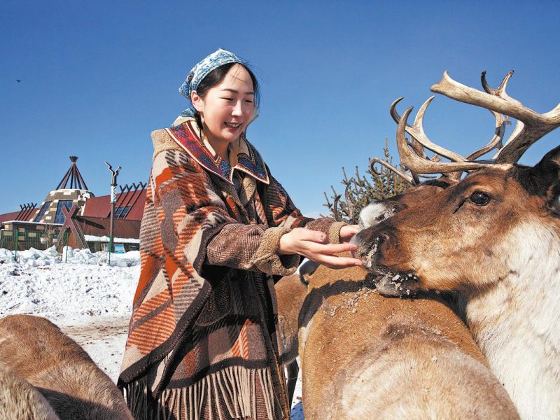 Поколенията въплъщават духа, устойчивостта на традиционната етническа планинска култура