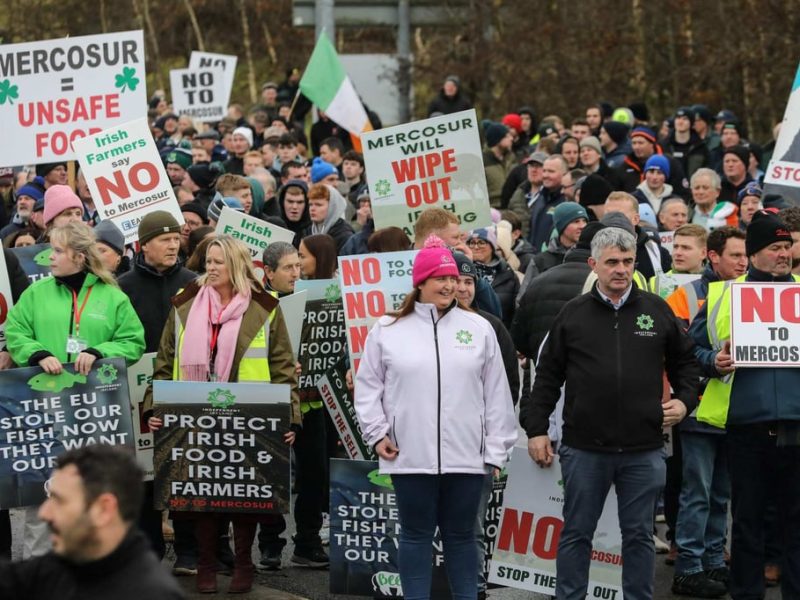 Ирландски фермери в протестен марш срещу търговското споразумение между ЕС и Меркосур: „много разочароващо“