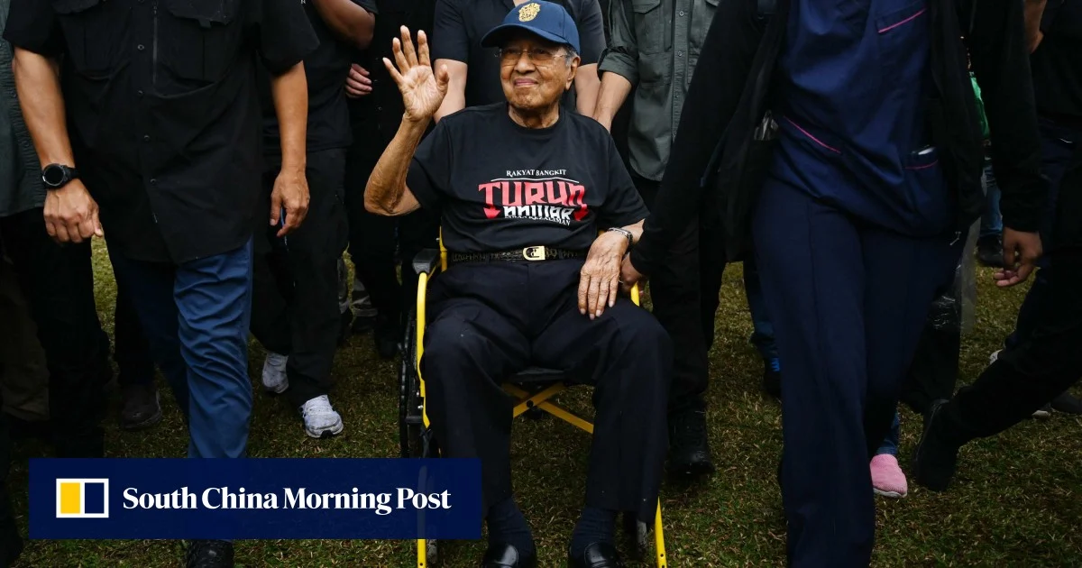 Махатхир в болница след инцидент у дома