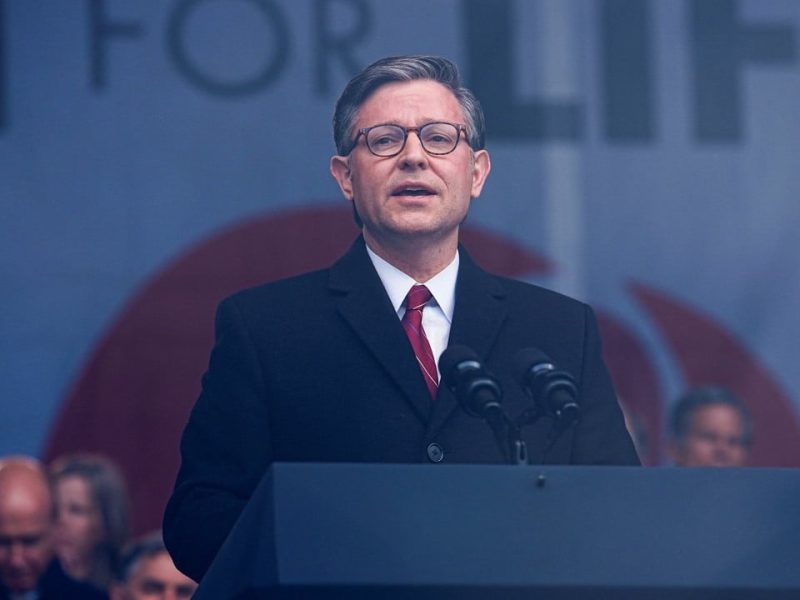 Председателят на Камарата на представителите на САЩ Джонсън казва, че има гласове за прекратяване на частичното затваряне на правителството до вторник