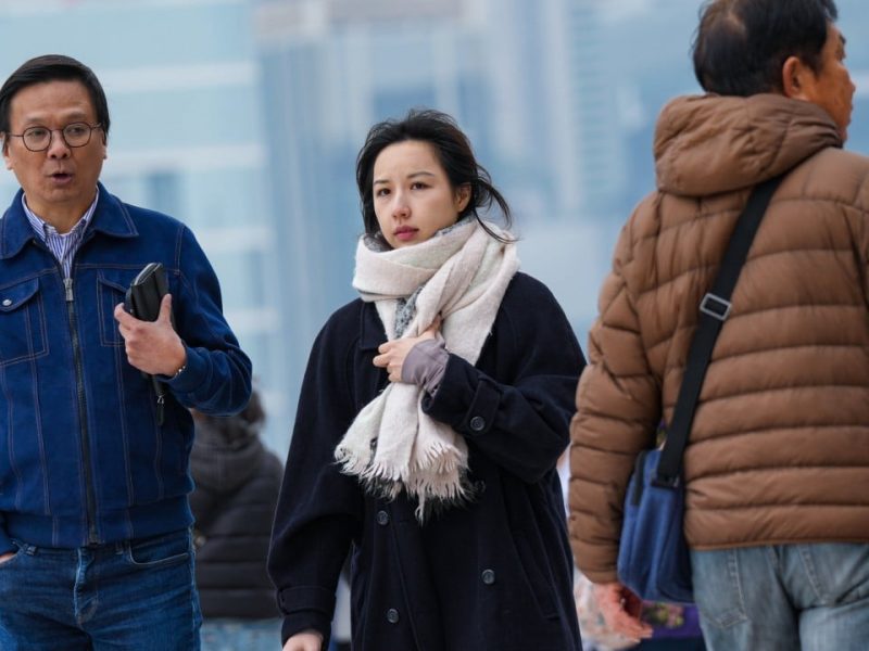 Хонгконгите трябва да се подготвят за студената неделя, тъй като температурите падат до 13 градуса