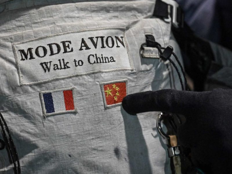 Френското дуо достигна Шанхай, Китай, след като измина над 12 000 км за 518 дни