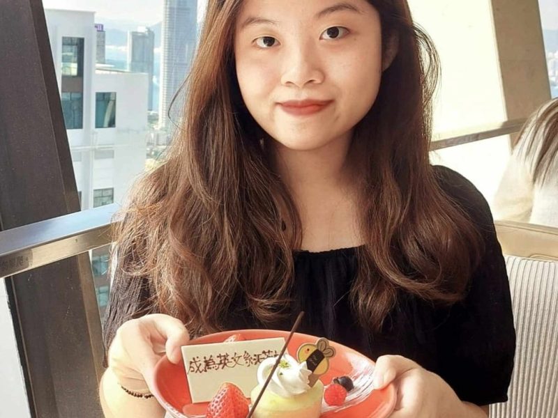 Дали разрешаването на повече училища в Хонконг да преподават на английски ще бъде твърде изпитание за учениците?