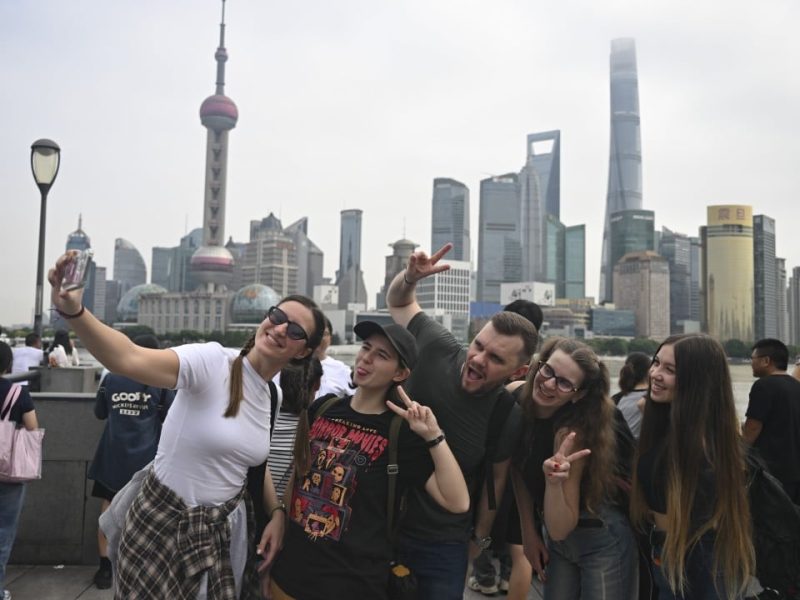 Китай се насочва към чуждестранни туристи за „празник на консумацията“ на лунната нова година