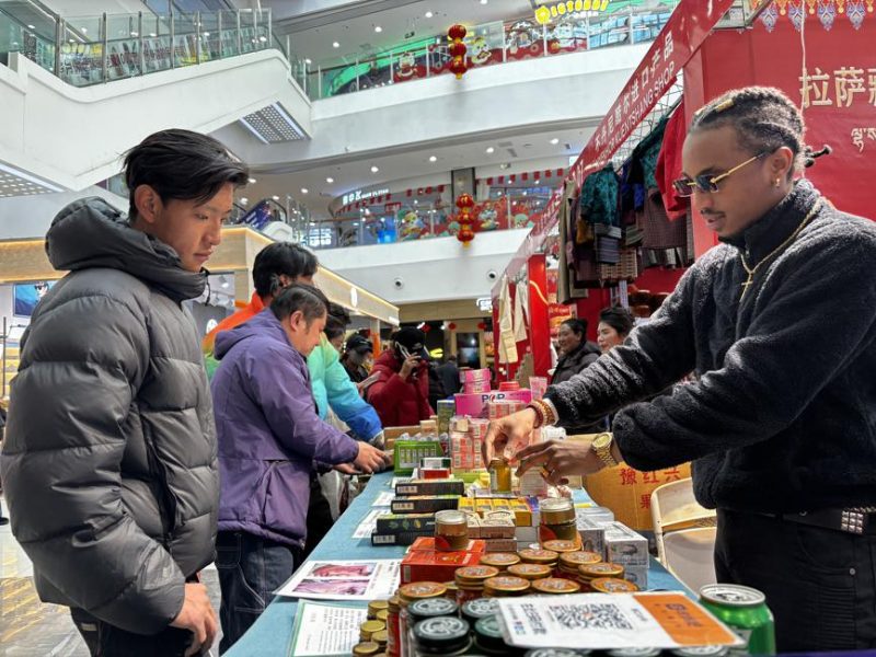 Лхаса е домакин на панаир на вносни стоки, за да посрещне Годината на тибетския огнен кон