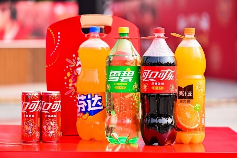 Coca-Cola тръби за представянето си в Китай