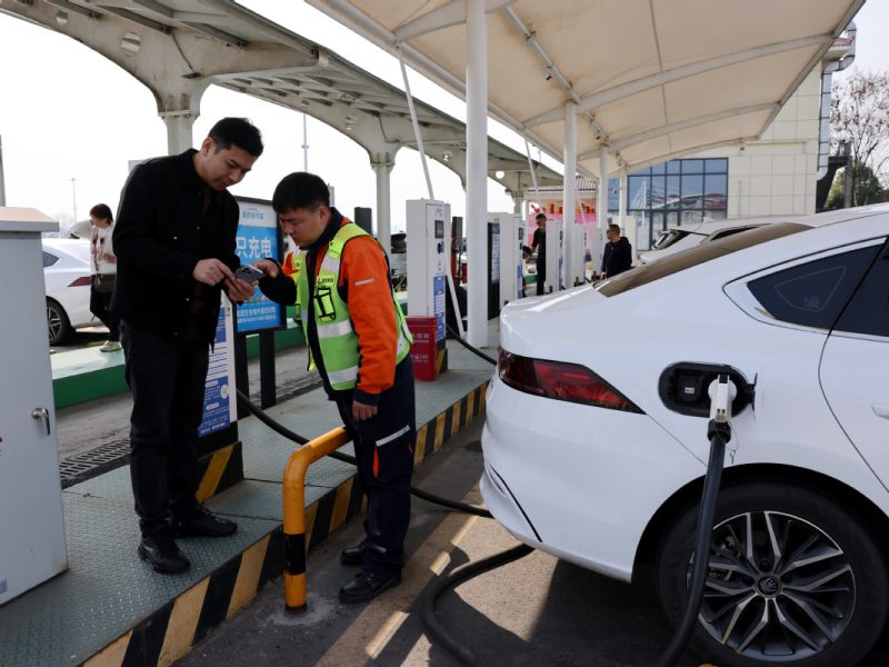 Зареждането на електромобили по магистрала достига рекордно високо ниво по време на празника на Пролетния фестивал