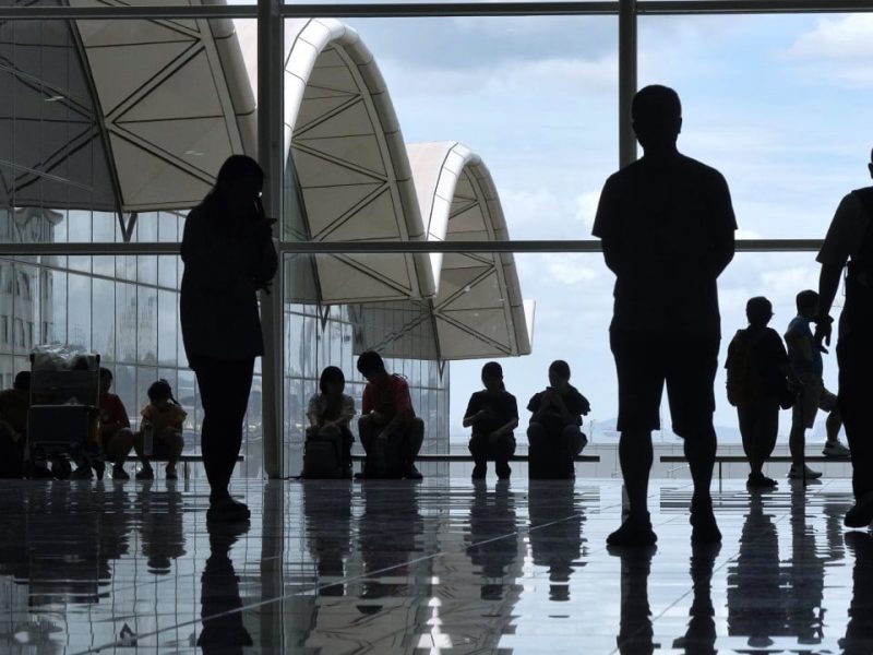 Жена от Хонконг, арестувана на летището заради кокалчета в ръчния багаж