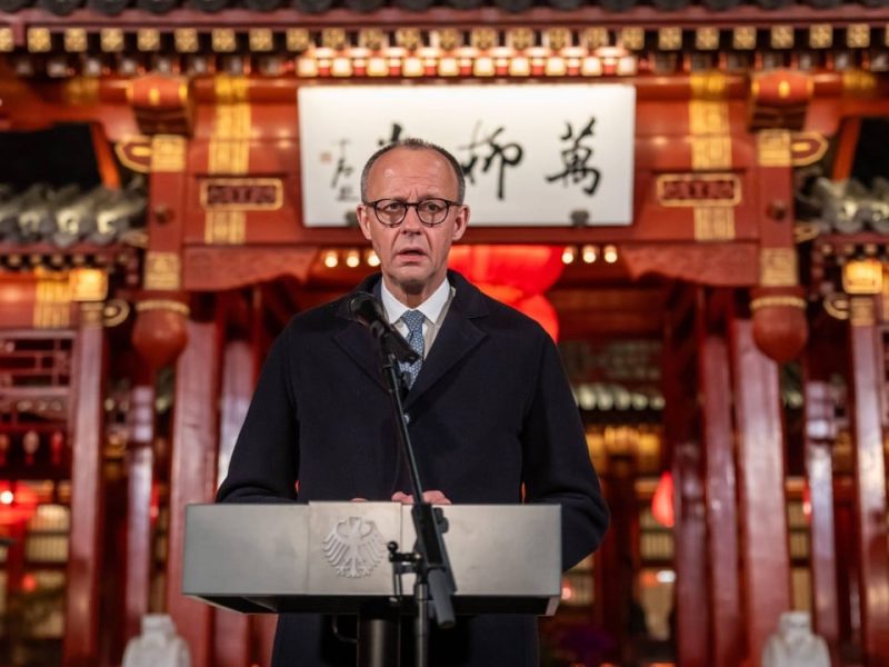 „Китайски шок“ удря Германия, когато Мерц се присъединява към поклонението в Пекин