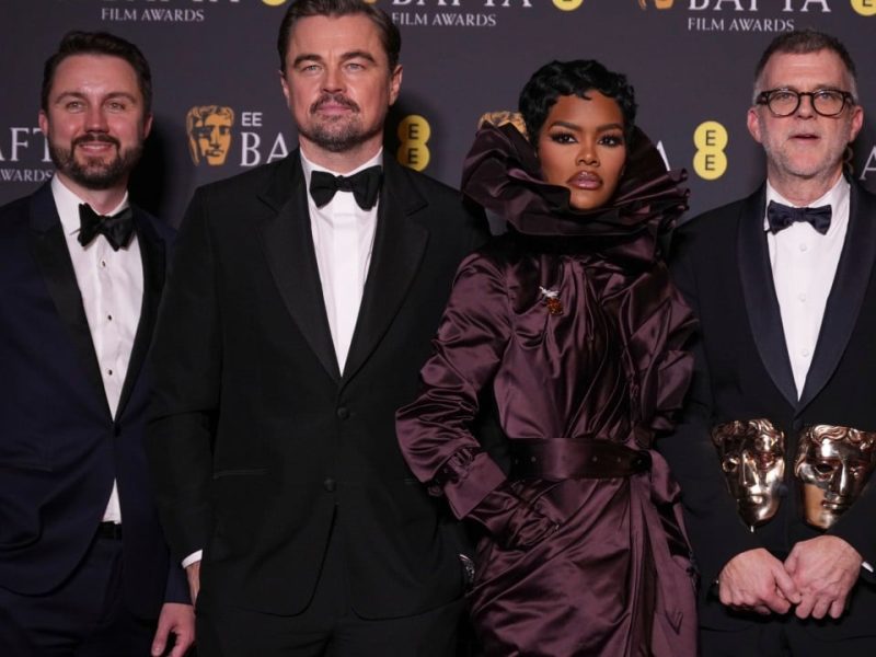 Една битка след друга печели 6 награди, включително за най-добър филм на наградите Baftas в Обединеното кралство