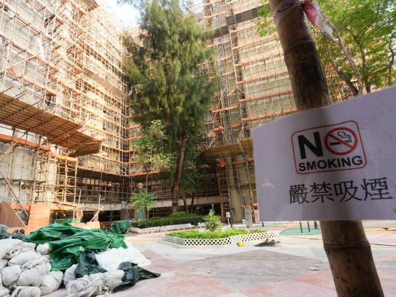Хонконг ще обмисли фиксирана глоба от 3000 хонконгски долара за пушене на строителни обекти