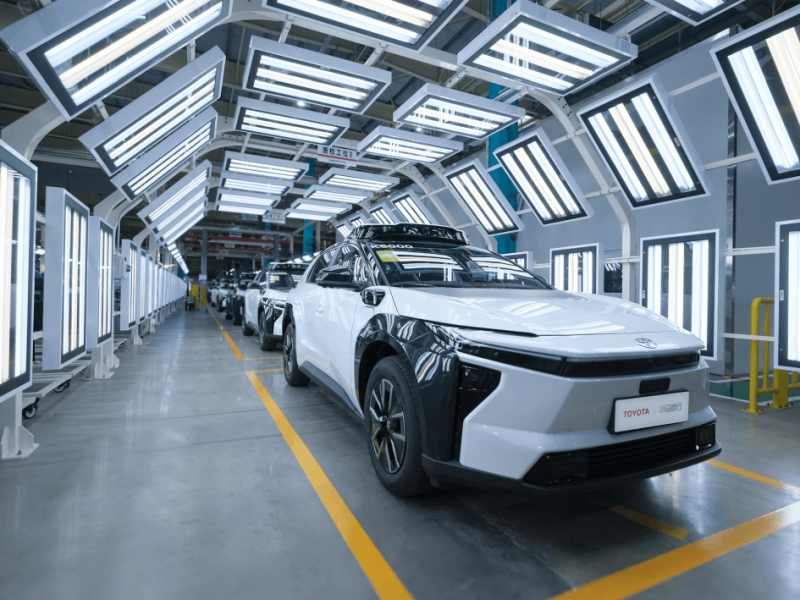 Pony.ai пуска първото масово произведено Toyota bZ4X Robotaxi