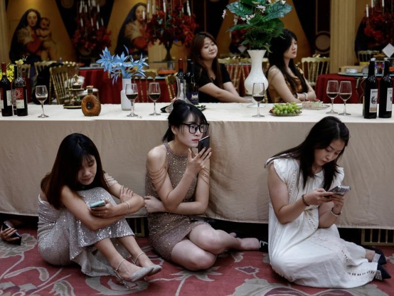 Индустрията на „микродрамите“ в Китай се очертава като спасителен пояс за работни места на трудния пазар на труда на висшисти