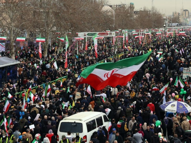 Годишнината на революцията в Иран бе помрачена от протести, ядрено напрежение